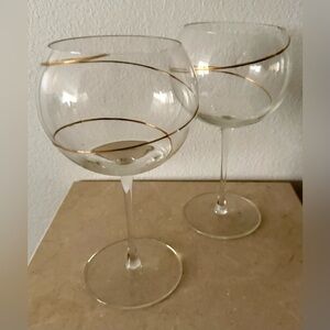 2 Strada Oversized spiral gold wine glasses.